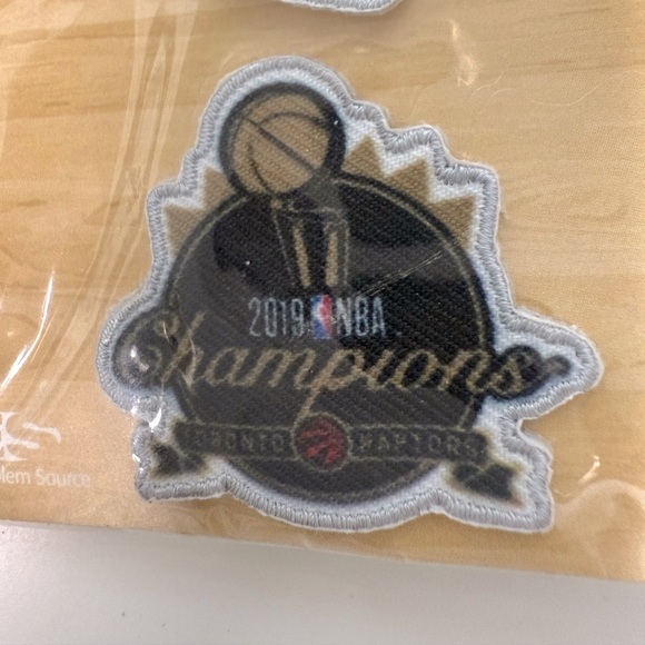 2019 NBA Embroidered Patch 3 Pin Set - Picture 4 of 6